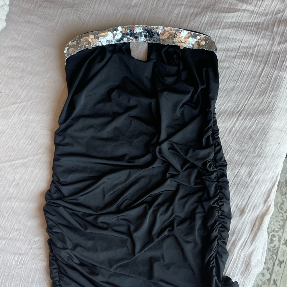 Elegant Black Sequin Strapless Dress - Picture 3 of 3